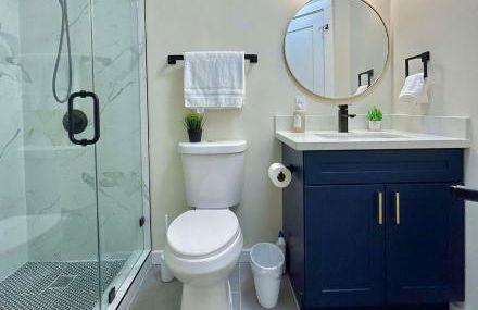 Modern Deluxe Kitchen, King Bed, Laundry, DT Renton close to Valley Med & SeaTac - Foto 13