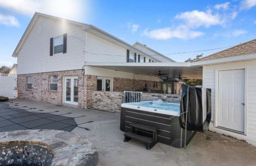 Spacious Lakefront View With Hot Tub and Pool NH - Foto 32