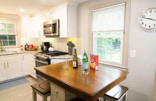 5-star Renovated 3BR Home & Backyard Deck near SU & Hospitals - Foto 3