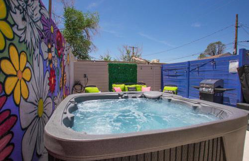 Bohemian ChiC SpaCation-Private HotTub-Close to Downtown-No Pet Fee! - Foto 1
