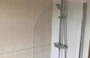 Spacious 2 Bed Village Flat sleeps 4/6 - Photo 18