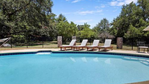 Cayce Cottage w Private Pool - Photo 3