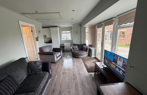 The Bungalow - Photo 21