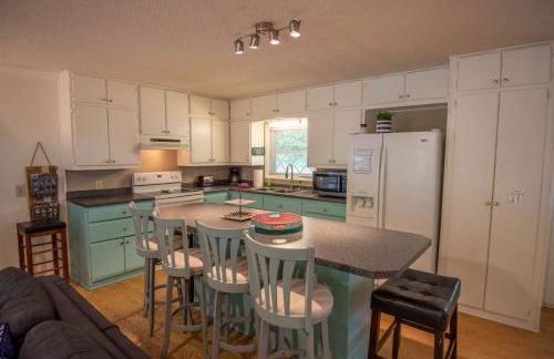 2Bd Riverfront with Expansive Outdoor Space, River Access, Fire Pit - Foto 10