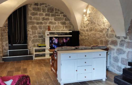 maison pierre et voûte au cœur du village - Photo 18