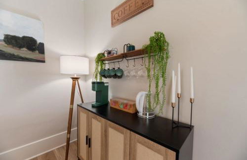 Beautiful 2 Bed 1 Bath home near College Hill - Photo 16