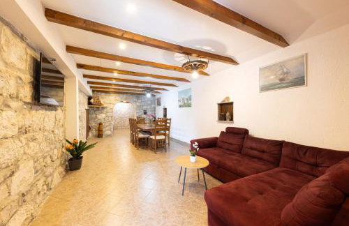 Villa Bella Pietra with private pool, sauna - Photo 16