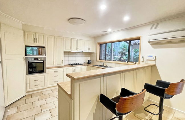 Stylish Retreat at Wheelers Hill 5BRM - Foto 17