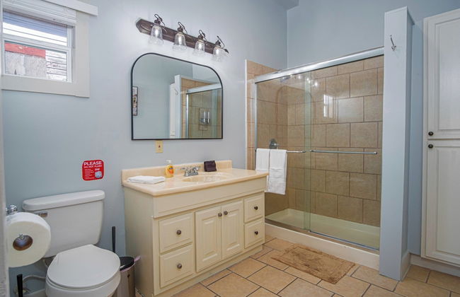 Stunning 3br/2ba Haven in Downtown's Heart - Foto 13