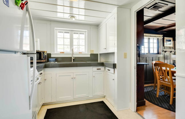 Charming Catalina Gem w/ Deck: Walk to the Beach - Foto 23