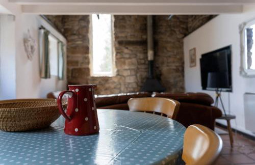 Beautiful Cornish barn in the stunning Lamorna valley with large garden - Photo 9