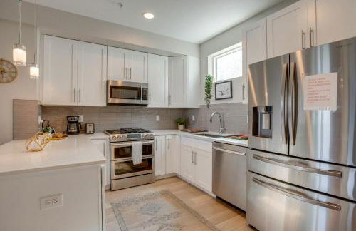 Rooftop Deck and Hot Tub Walkable Denver Townhome - Foto 10