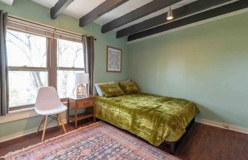 1918 Duplex with Character City Center - Foto 11