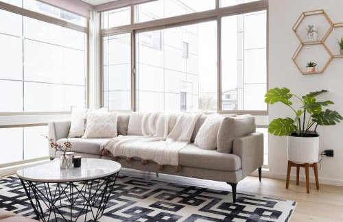 Designer Urban Retreat w Rooftop Deck & Fireplace - Foto 24