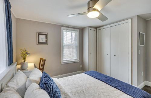 Modern Terryville Cottage with Deck and Lake View! - Foto 13