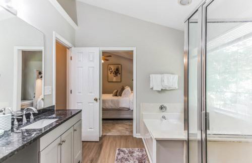 Country Haven - Hot Tub & Pool! Game Room, King Beds, Mins 2 dwtn - Foto 29