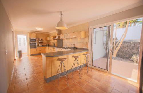 Casa Conil with a private 25 meter heated pool - Photo 4