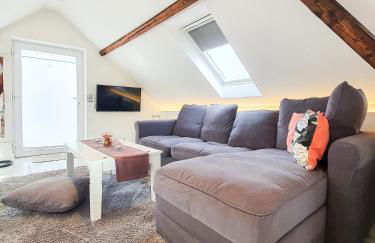 Friendly Home - "Helles Dachstudio" Köln Bonn Phantasialand - Foto 3