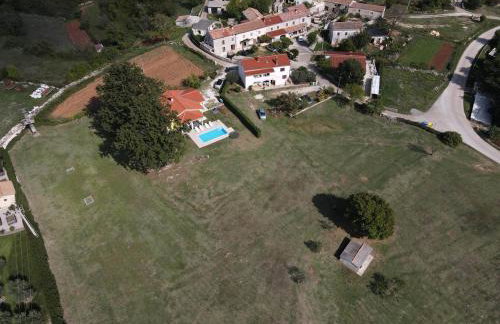 Cozy villa Paradiso with pool immersed in the greenery - Foto 26