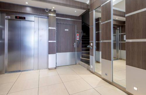 Studio Port Golfe-Juan Parking Wifi Climatisation Terrasse - Foto 12