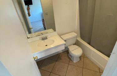 Crown Inn & Suites - Foto 35