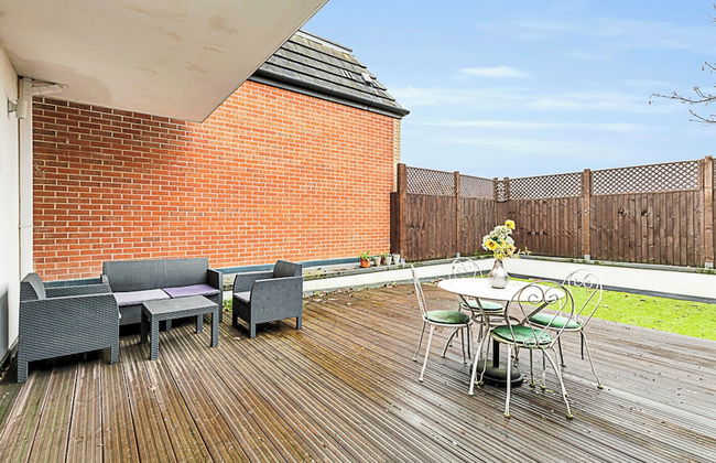 Newly Furnished and Bright Home - Foto 21