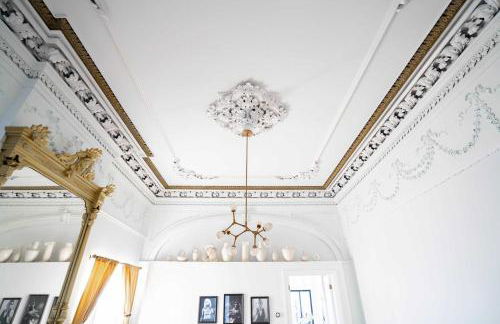 Walk to Stadiums & Downtown, Jet Tub, Historic Apt - Foto 12