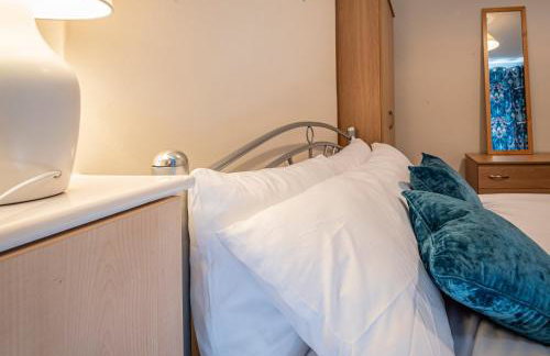 Harbour place in Newcastle under Lyme with Parking, perfect for Contractors or Alton Towers - Foto 9