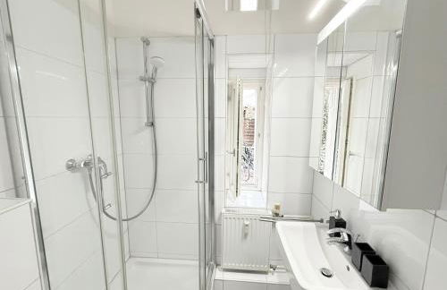 Nollendorf Apartments - 1 separate bedroom and 1 living room with sofa bed in Motzstraße - Foto 10