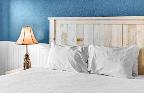 Breathtaking Lake Views 1BR King Suite, Kitchen & Heated Pools - Foto 8