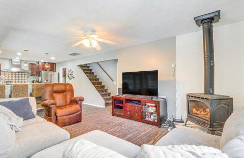 Private Hot Tub Deer Lake Home with Dock Access! - Foto 3