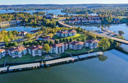 Pool and Dock Access Lakefront Hot Springs Condo! - Foto 3