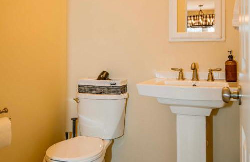 1 Mi to Dtwn Black Mountain Home with Patio and Yard - Foto 11