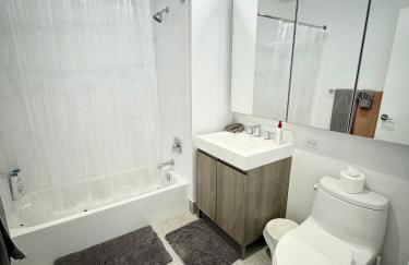 Luxury 2 bedrooms 2 bathrooms Corner Apartment Breathtaking City Views Modern Retreat - Foto 19