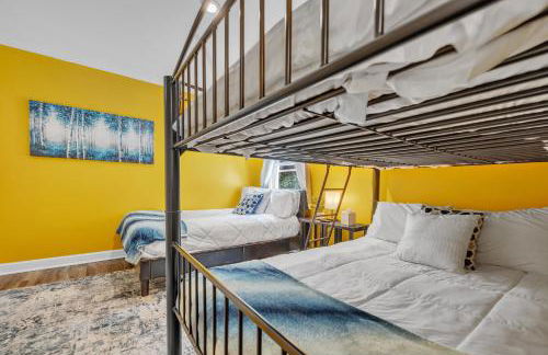 Firepit Games Grill Hot Tub Arcade & King Bed - Photo 52