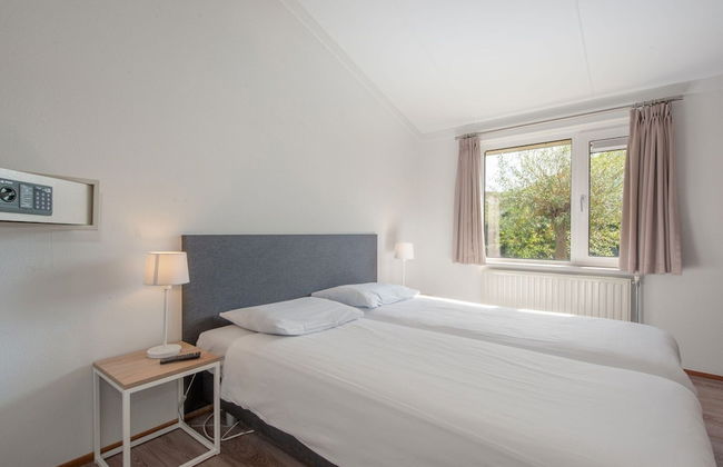 Bungalow by North Sea Beach With Private Garden - Photo 2