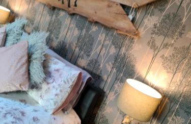 The Hideaway with hot tub - Foto 9