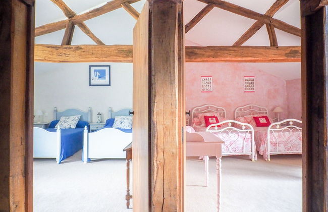 Holiday Home in Saint-laurent-de-la-salle With Pool - Foto 3