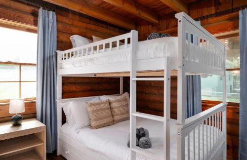 Lakeside Haven with Jacuzzi and Games - Foto 29