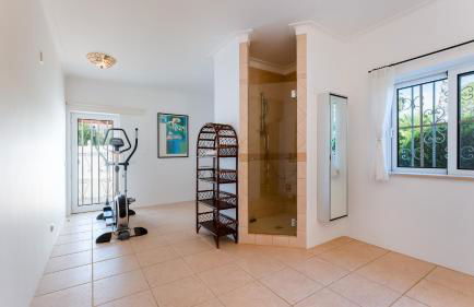 Bright 3 BDR Duplex House With Pool by LovelyStay - Foto 10