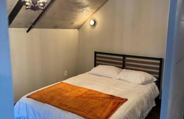 Upscale Industrial Penthouse - Foto 24