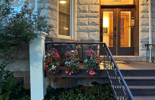 The Wrigleyville Deluxe -Steps from Wrigley Sleeps 10 - Foto 33