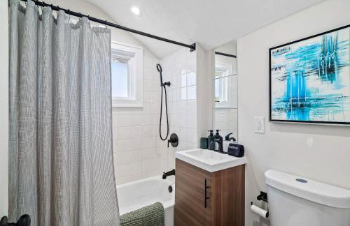 Spacious 4BR in Kamms Corners Cleveland - Game Room - Sleeps 9 - Foto 27