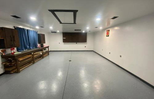 Spacious 3 Bedroom Home with Game Room and Parking - Foto 29