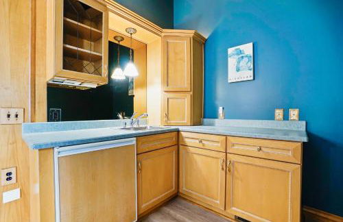 6BR Houghton Lake House with Indoor Pool, Hot Tub and Golf Simulator - Photo 52