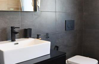 Vivenda Geminada com piscina a 10 minutos a pé da praia, by QoZzy - Foto 27