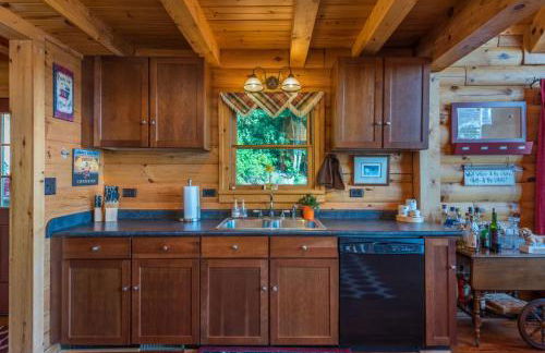 Above the Clouds Log Cabin, Hot Tub & Views! - Photo 13