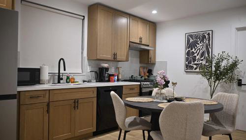 Luxe Ensuite in Shared Home-Minutes to USC - Photo 3