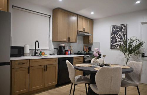 Luxe Ensuite in Shared Home-Minutes to USC - Photo 3