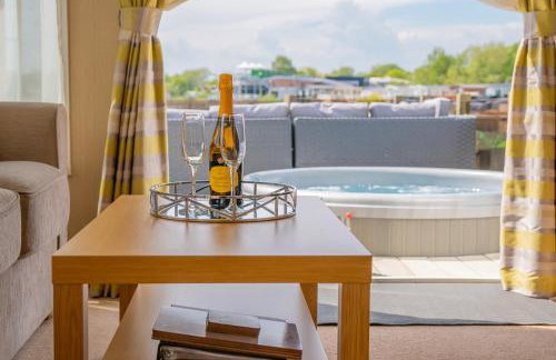 Lake View with Private Hot Tub at Tattershall Lakes - Foto 17